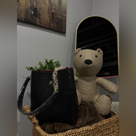 Luxury Carolina Herrera Women’s Handbag - Picture 4 of 12